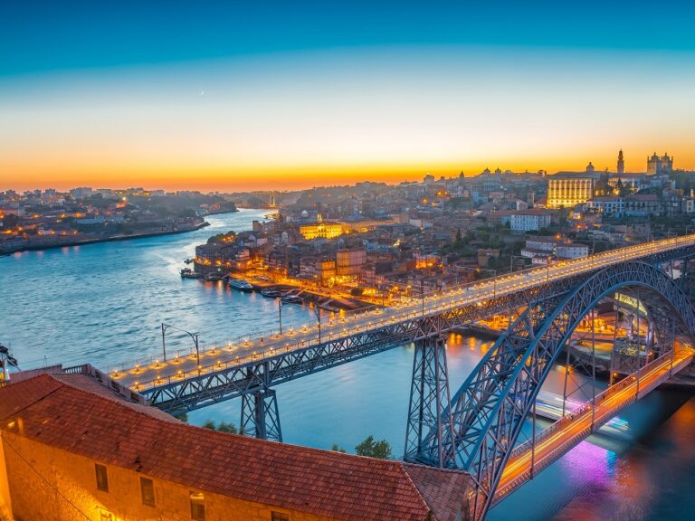 Porto Fado Tour By Night - Private - We invite you to meet Porto under the lights, on a panoramic tour we'll show you the...